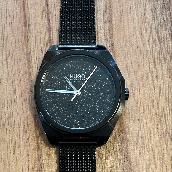 Hugo Boss Watch With 37mm Black Sparkley Face & Black Mesh Bracelet - Picture 1 of 5